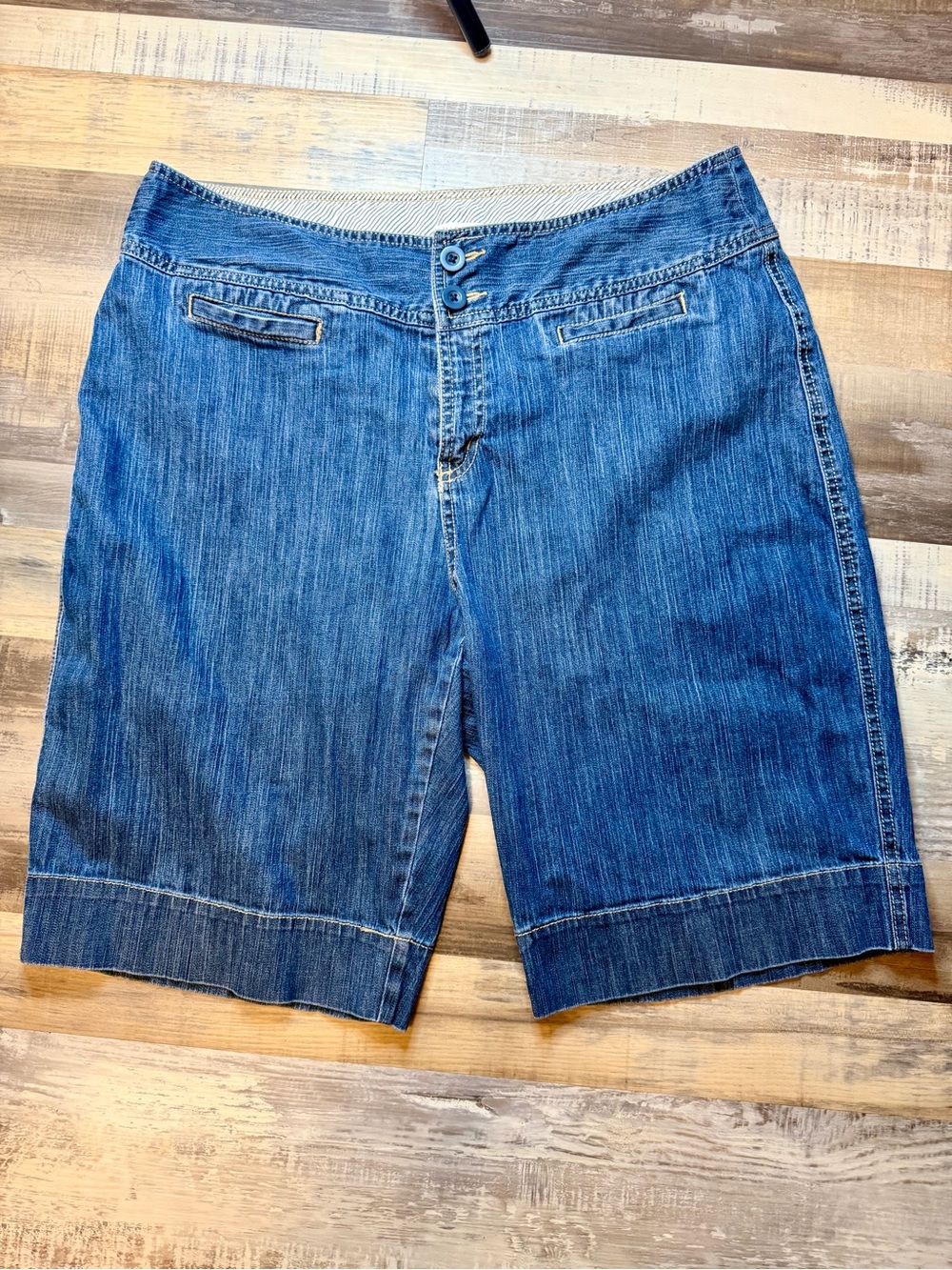 Madison Denim Bermuda Shorts Women’s 16W Plus Medium Wash Stretch EUC